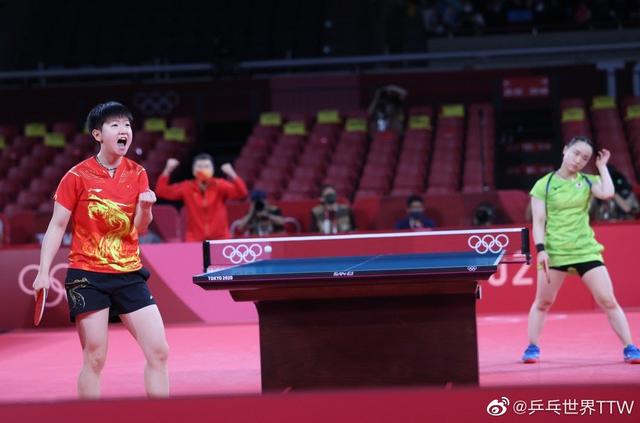 人注目的两 人注目的两