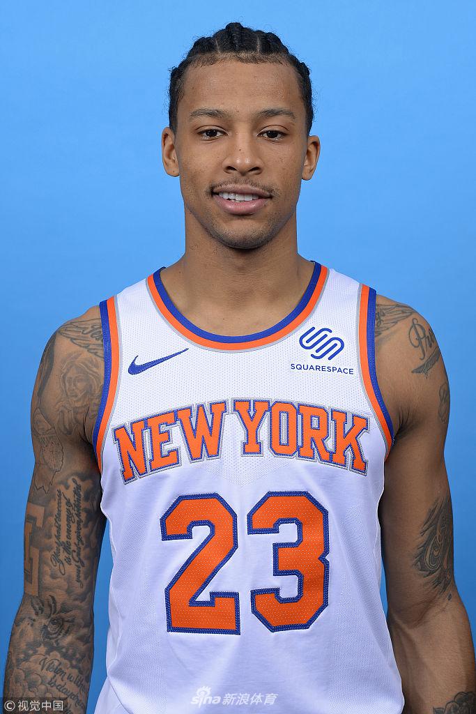 在灯光之下 在灯光之下