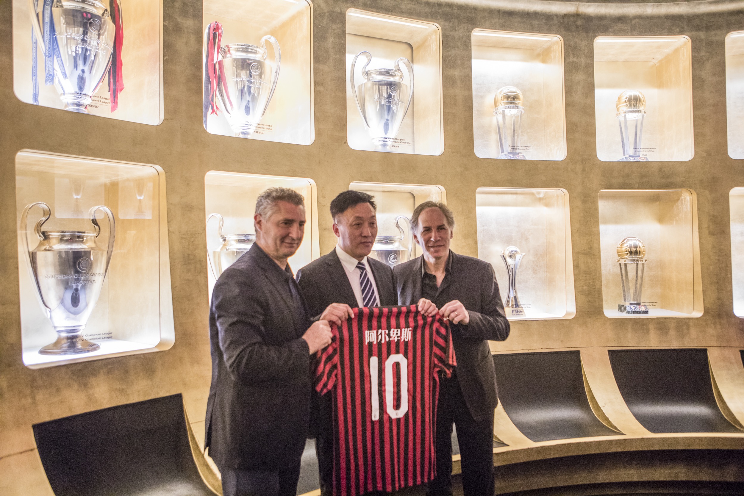 周的试训进 周的试训进